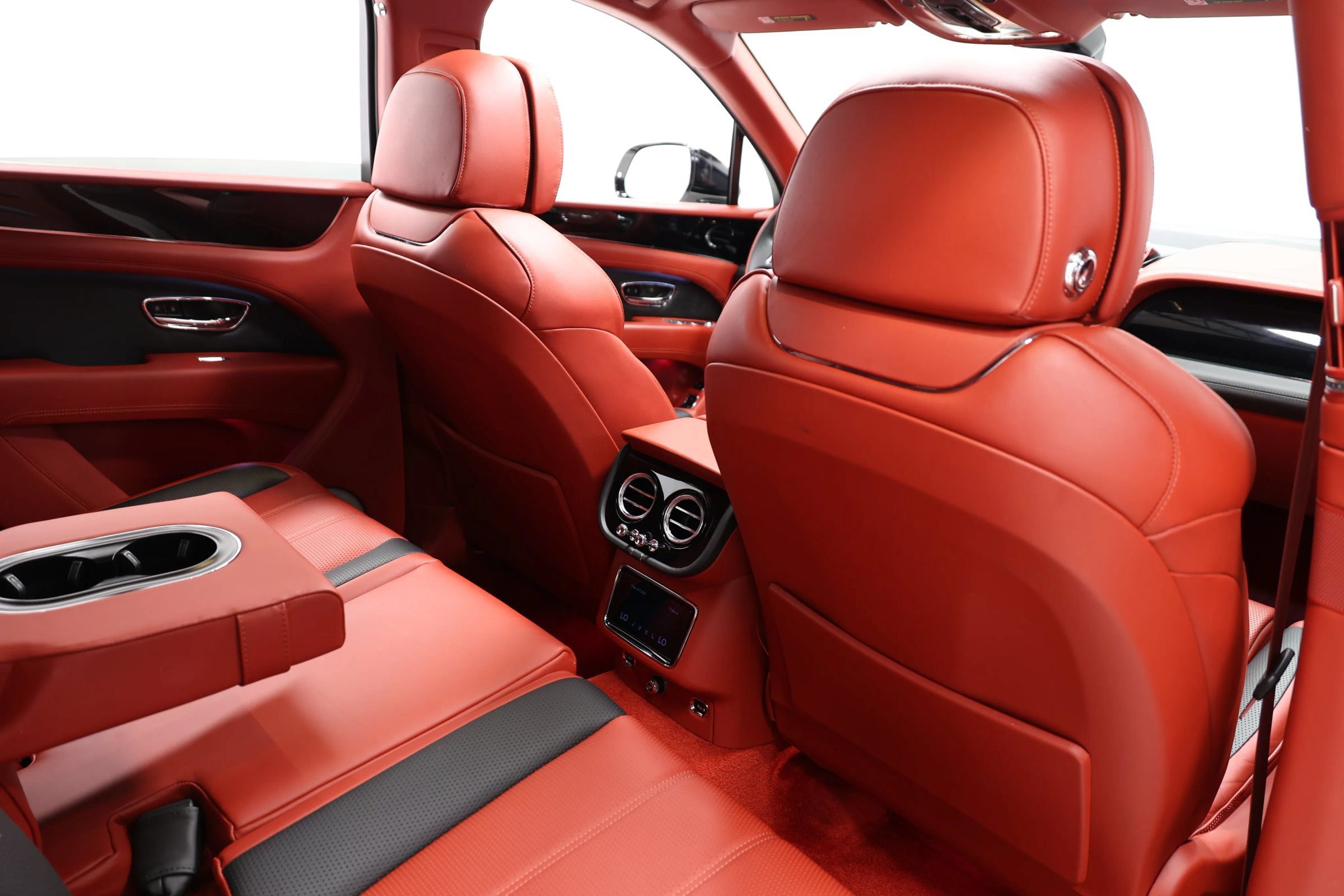 Used 2022 Bentley Bentayga AWD/4WD image 97