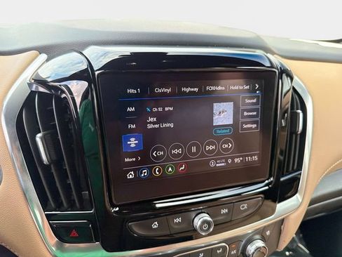 Used 2023 Chevrolet Traverse Premier FWD image 23