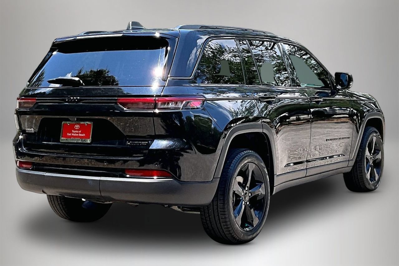 Used 2025 Jeep Grand Cherokee Limited w/ Black Appearance Package RWD image 5