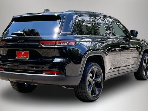 Used 2025 Jeep Grand Cherokee Limited w/ Black Appearance Package RWD image 5