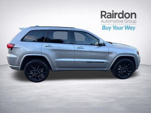 Used 2021 Jeep Grand Cherokee Laredo X AWD/4WD image 8