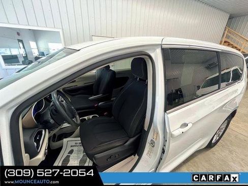 Used 2022 Chrysler Voyager LX FWD image 19