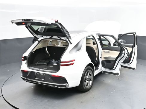 New 2026 Genesis GV70 2.5T Select image 17