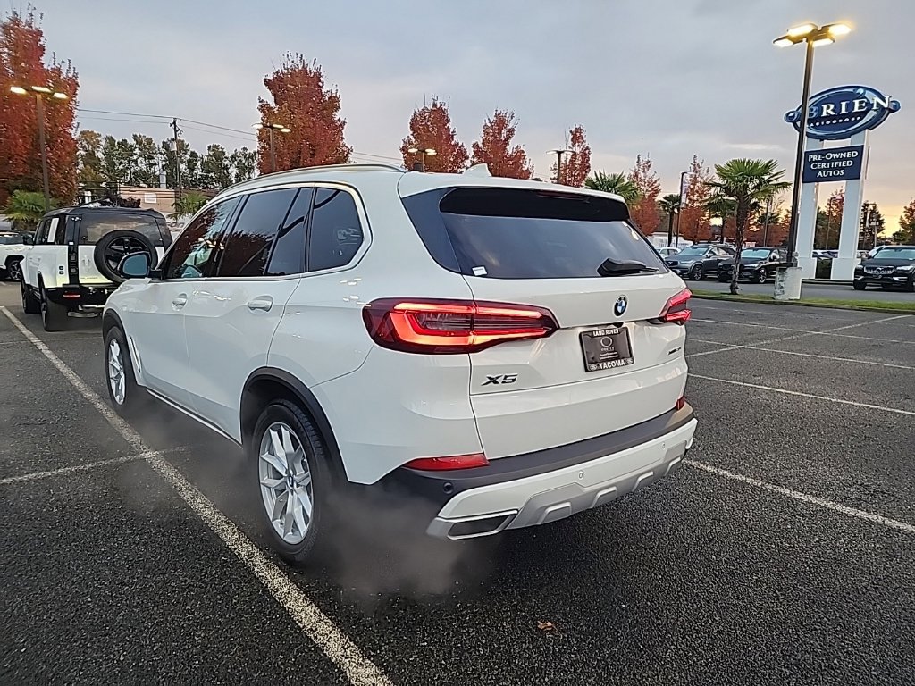 Used 2022 BMW X5 xDrive40i w/ Parking Assistance Package AWD/4WD image 3
