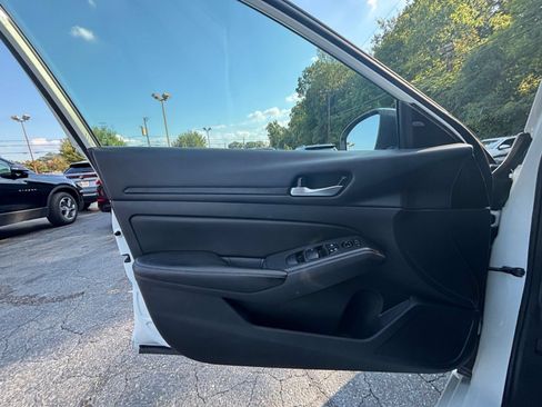 Used 2025 Nissan Altima 2.5 SV FWD image 18
