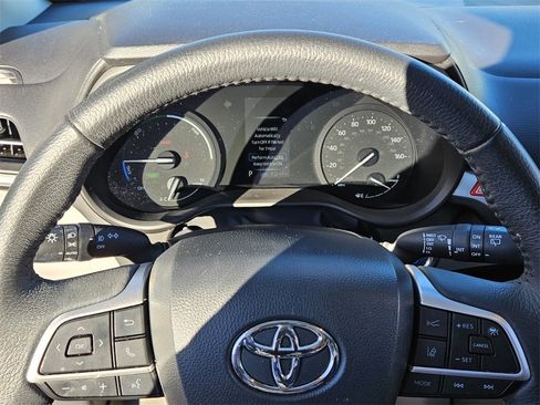 Used 2023 Toyota Sienna XLE image 22