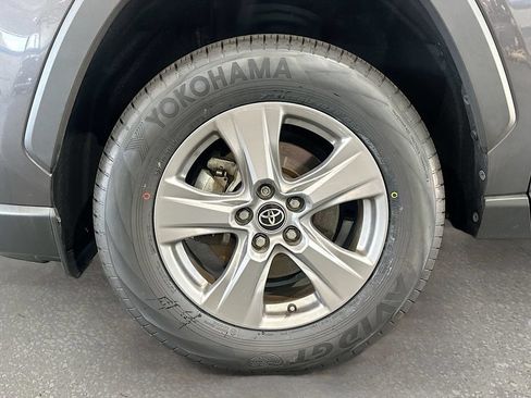 Used 2022 Toyota RAV4 XLE AWD/4WD image 29