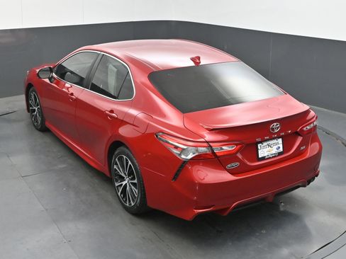 Used 2019 Toyota Camry SE w/ Convenience Package FWD image 34