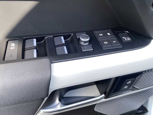 Used 2020 Land Rover Defender 110 First Edition image 17