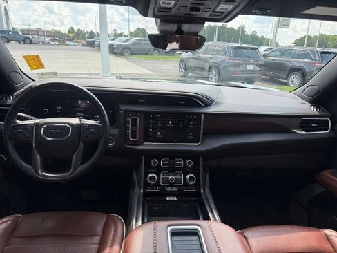 Used 2023 GMC Yukon Denali Ultimate AWD/4WD image 7