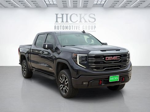 Used 2022 GMC Sierra 1500 AT4 w/ Technology Package AWD/4WD image 3