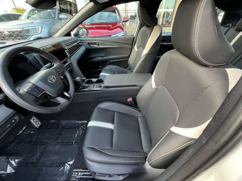 Used 2025 Toyota Camry LE image 28