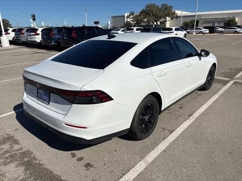 Certified 2025 Honda Accord SE image 5