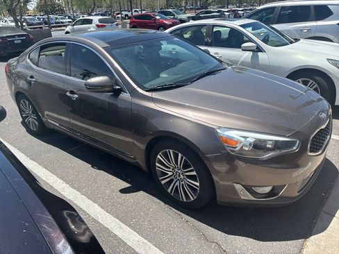 Used 2014 Kia Cadenza Premium w/ Luxury Package FWD image 4