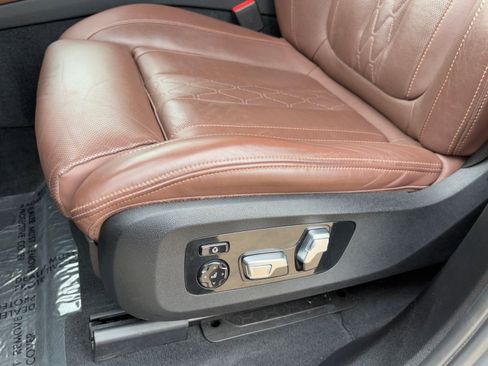 Used 2023 BMW X7 M60i w/ Executive Package image 39