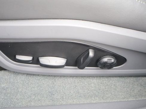 Used 2022 Porsche Taycan image 32