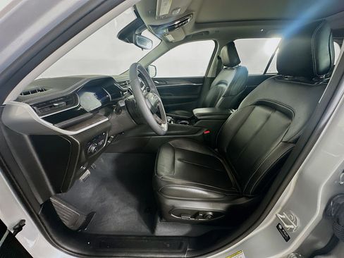 Used 2022 Jeep Grand Cherokee Limited 4xe image 13