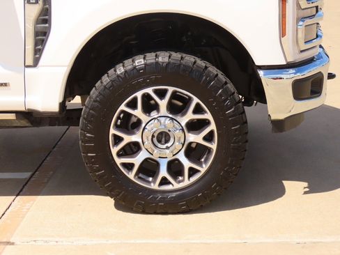 Used 2024 Ford F250 Lariat AWD/4WD image 9