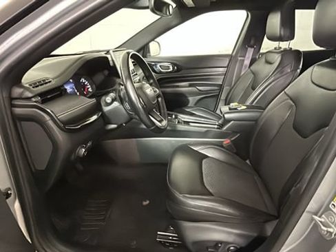Used 2022 Jeep Compass Latitude w/ Sun and Sound Group AWD/4WD image 11