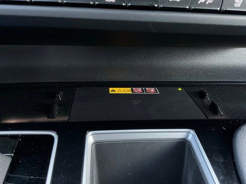 Used 2025 Toyota Sienna Platinum image 32