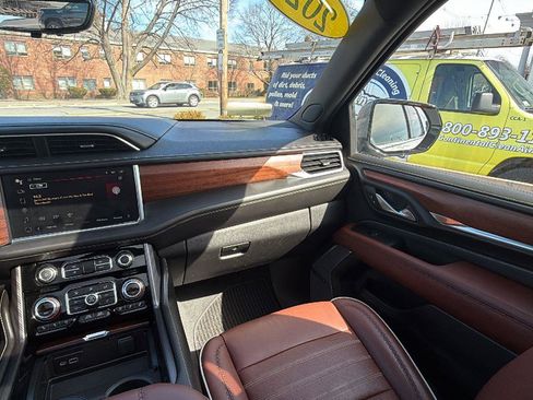 Used 2023 GMC Yukon Denali Ultimate image 38
