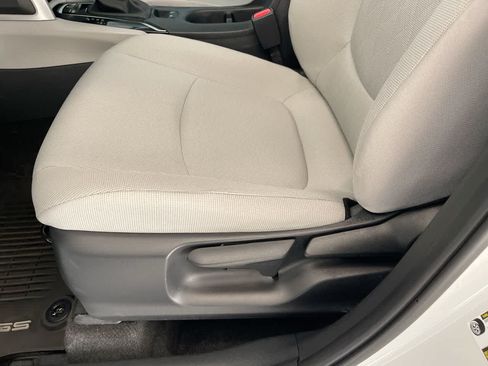 Used 2024 Toyota Corolla Cross L AWD/4WD image 12