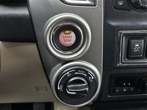 Used 2019 Nissan Titan SV w/ SV Convenience Package image 21