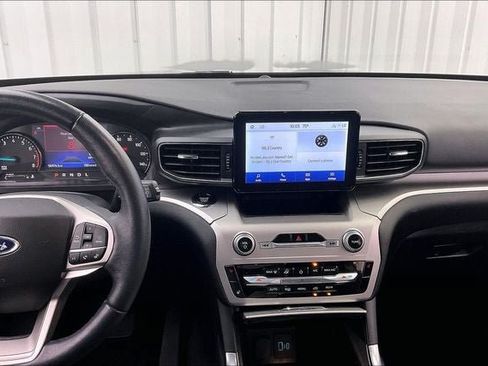 Used 2022 Ford Explorer XLT w/ Equipment Group 202A AWD/4WD image 6
