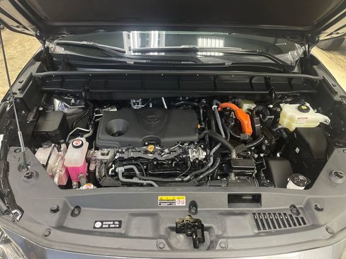 Certified 2024 Toyota Highlander XLE AWD/4WD image 3
