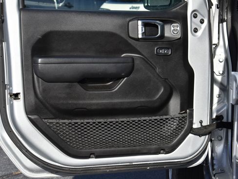 Used 2023 Jeep Gladiator Sport image 12