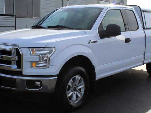 Used 2017 Ford F150 XLT image 2