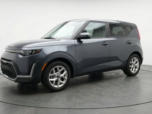Used 2025 Kia Soul LX w/ LX Technology Package FWD image 3