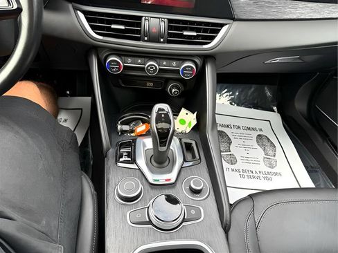 Used 2020 Alfa Romeo Giulia w/ Nero Edizione image 19