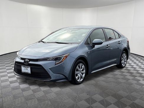 Used 2024 Toyota Corolla LE image 3