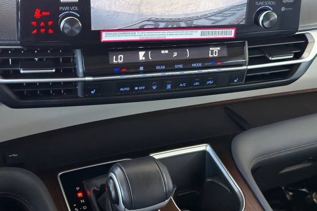 Used 2024 Toyota Sienna XLE FWD image 25