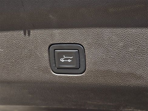 Used 2021 Chevrolet Suburban Z71 w/ Z71 Off-Road Package image 8