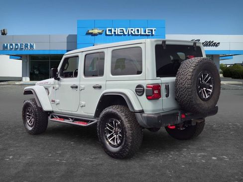 Used 2024 Jeep Wrangler Unlimited Rubicon AWD/4WD image 3