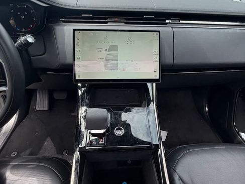 Used 2025 Land Rover Range Rover Sport SE AWD/4WD image 21