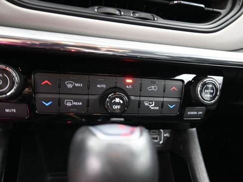 Used 2024 Jeep Compass Limited image 17