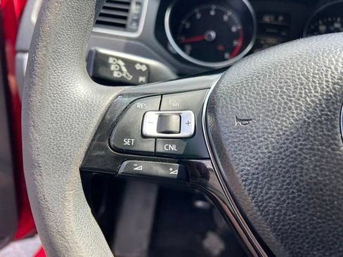 Used 2015 Volkswagen Jetta SE FWD image 14
