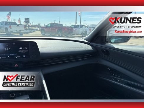 Used 2025 Hyundai Elantra Sport FWD image 42