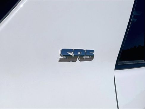 Used 2018 Toyota 4Runner SR5 AWD/4WD image 24