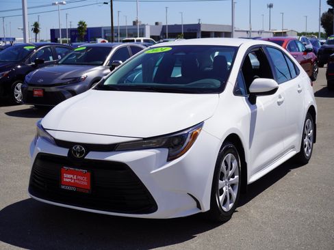 Used 2024 Toyota Corolla LE FWD image 5