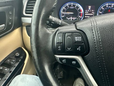 Used 2015 Toyota Highlander Limited w/ Driver Technology Package AWD/4WD image 40