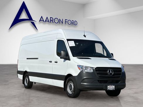 Used 2024 Mercedes-Benz Sprinter 2500 image 8