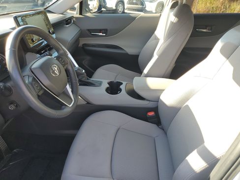 Certified 2022 Toyota Venza LE image 16