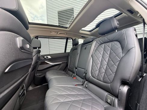 Used 2024 BMW X7 xDrive40i AWD/4WD image 28