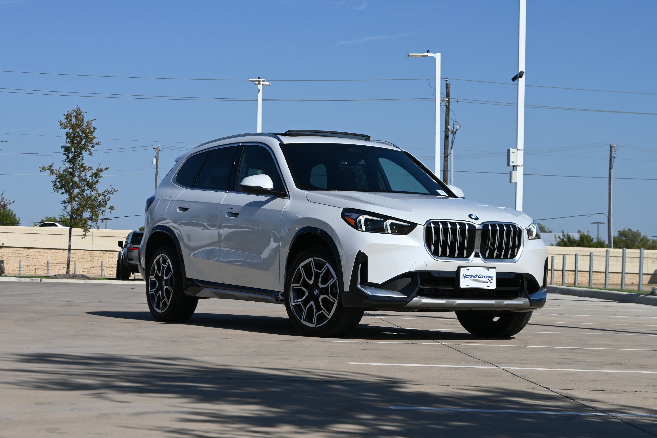 Certified 2025 BMW X1 xDrive28i w/ Premium Package AWD/4WD image 2