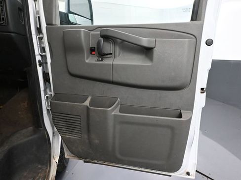 Used 2017 Chevrolet Express 3500 LT w/ LT Preferred Equipment Group RWD image 34