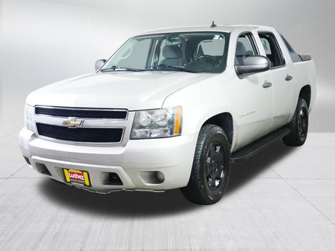 Used 2009 Chevrolet Avalanche LS w/ Convenience Package #1 AWD/4WD image 3